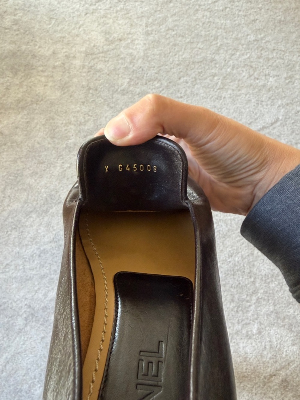 CHANEL Brown Leather Women’s Loafers with CC  faux pearl Emblems - Picture 4 of 4